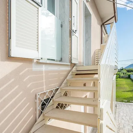 Apartamento Guesthost - Mare Monti 4-7 *